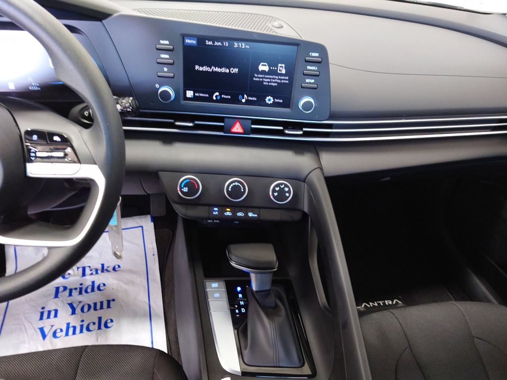 2026 Hyundai Elantra SE - Photo 18