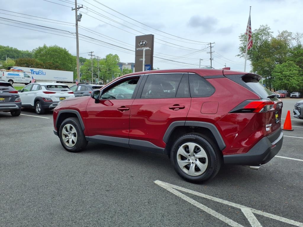 2022 Toyota RAV4 LE photo 4