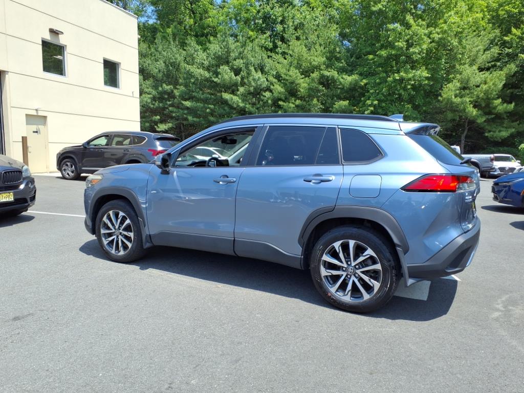 2023 Toyota Corolla Cross XLE photo 4