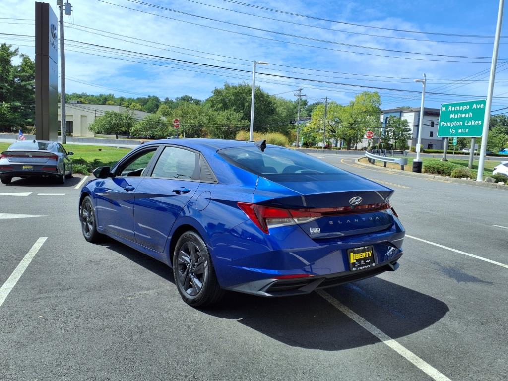 2023 Hyundai Elantra SEL photo 4