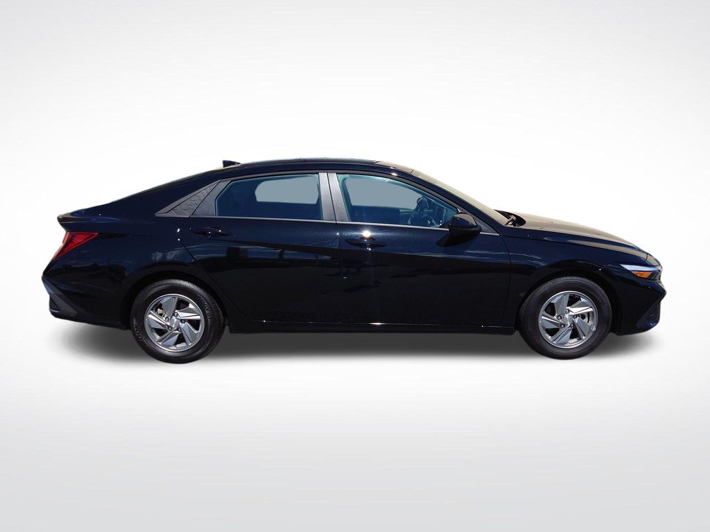 2026 Hyundai Elantra SE - Photo 8