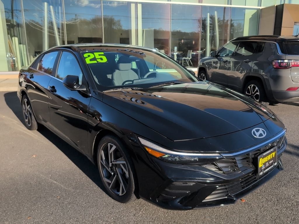 Used 2025 Hyundai Elantra SEL Convenience Sedan