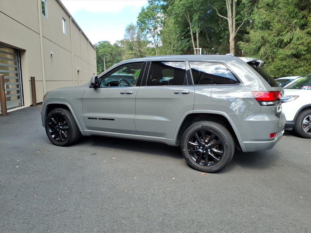 2020 Jeep Grand Cherokee Laredo photo 3