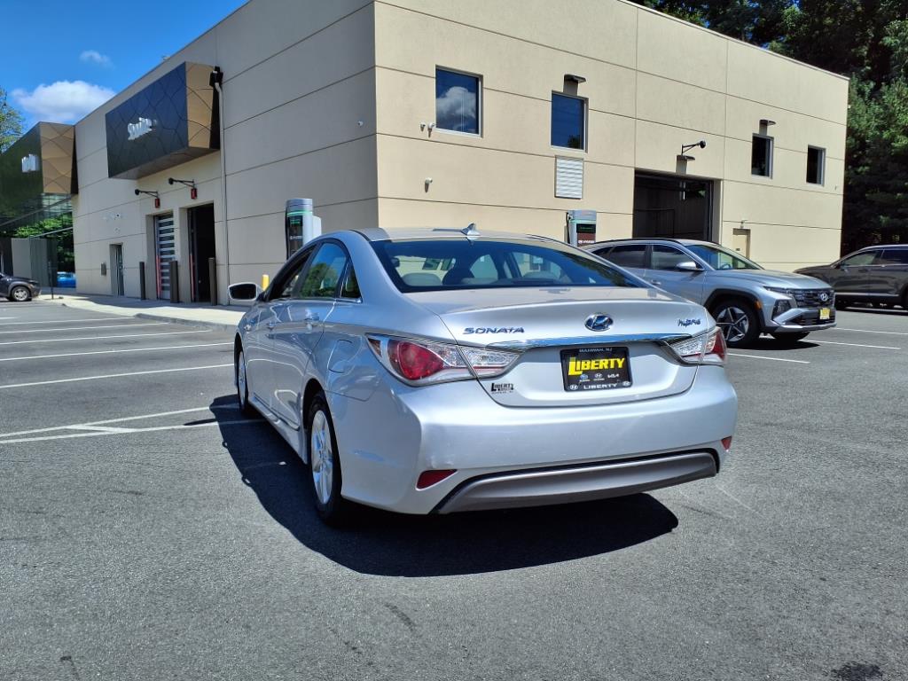 2012 Hyundai Sonata Hybrid Base photo 3