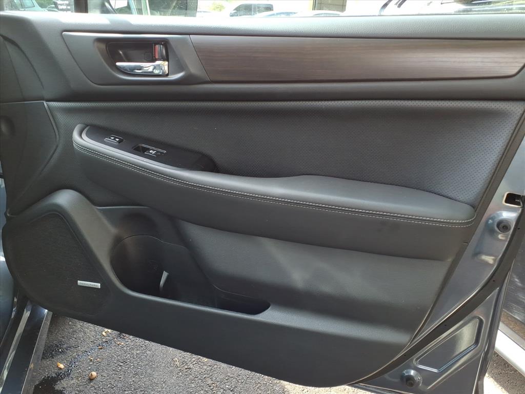 2016 Subaru Legacy 2.5i Limited photo 3