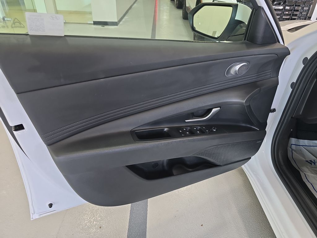 2024 Hyundai Elantra Limited - Photo 11