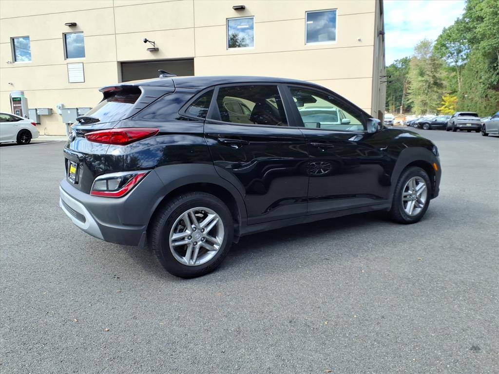 2023 Hyundai Kona SE photo 2
