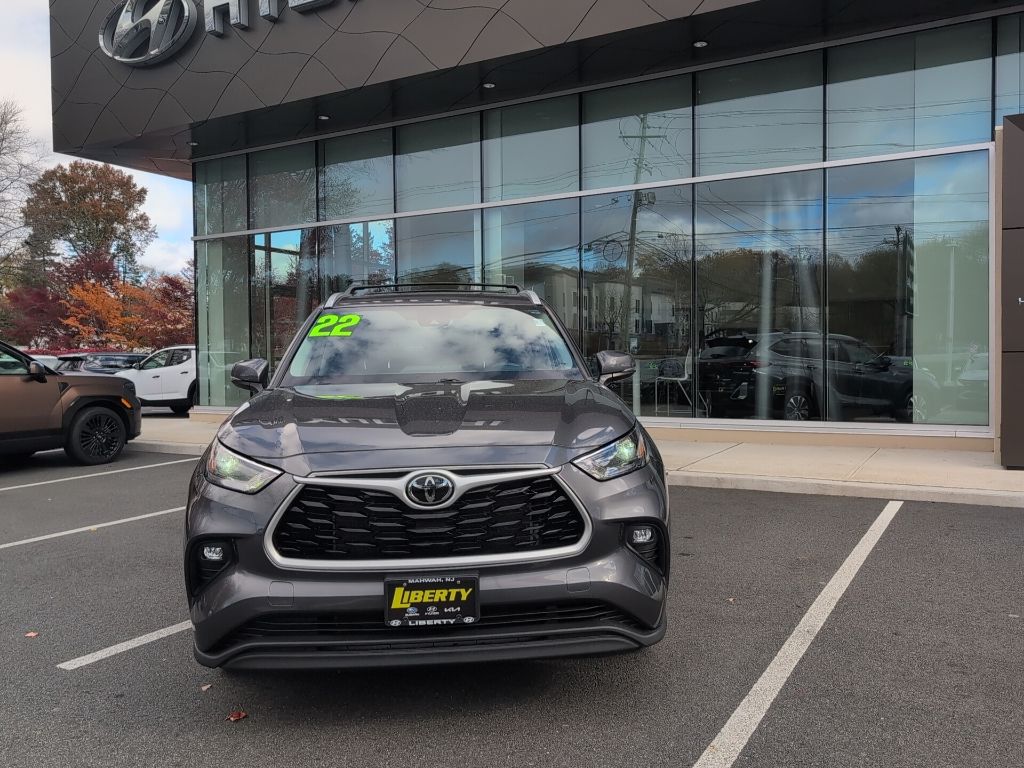 2022 Toyota Highlander XLE's photo