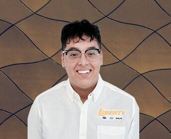 Staff member Steven Fonseca from 3da133bd05ba