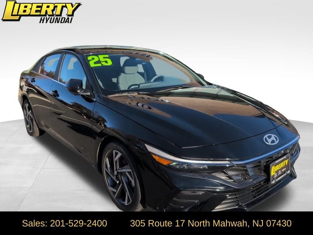 Used 2025 Hyundai Elantra SEL Convenience Sedan