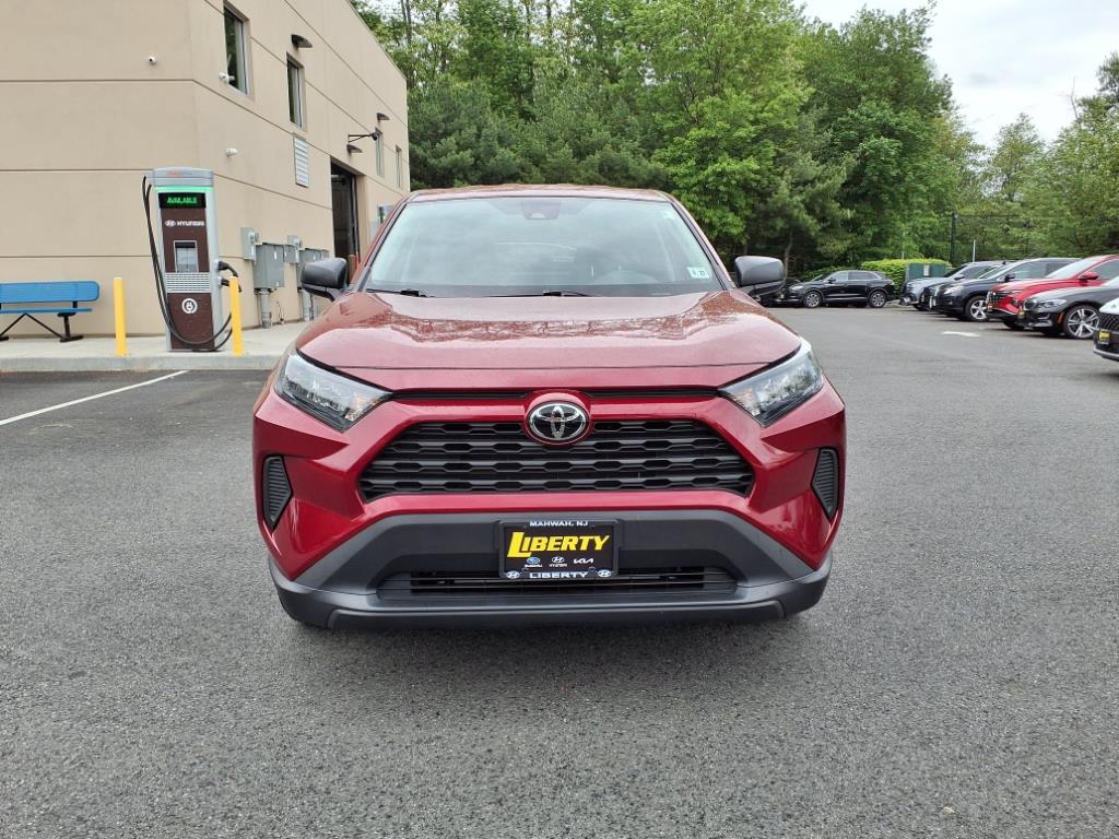 2022 Toyota RAV4 LE photo 2