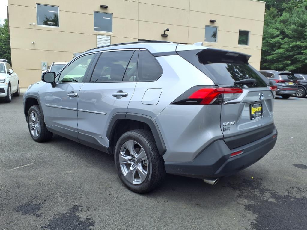 2022 Toyota RAV4 Hybrid LE photo 4