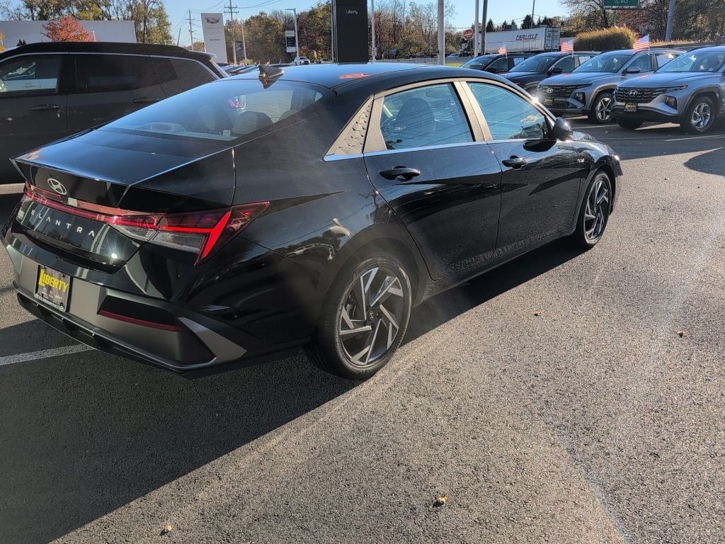 Used 2025 Hyundai Elantra SEL Convenience Sedan