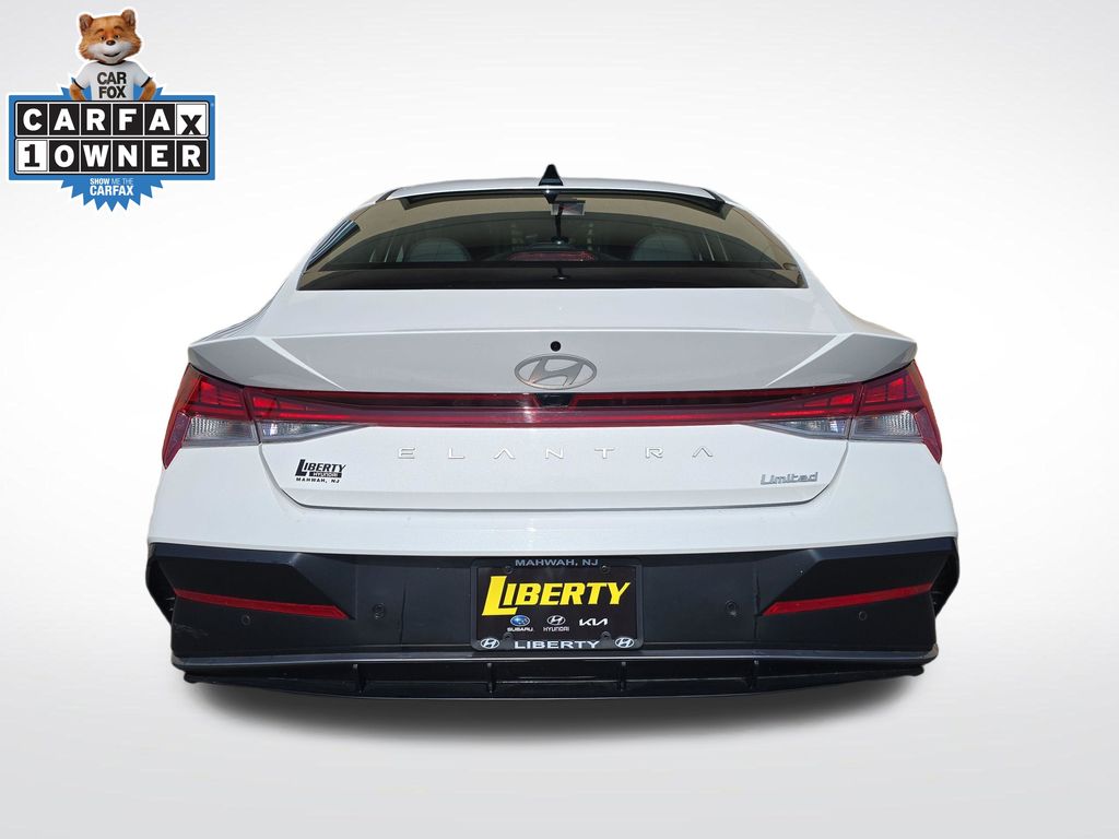2024 Hyundai Elantra Limited - Photo 5