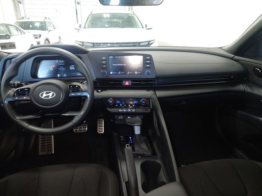 2026 Hyundai Elantra SEL Sport - Photo 13