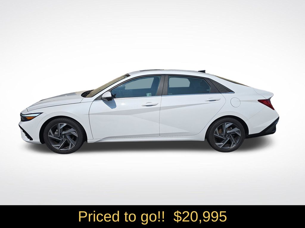 2024 Hyundai Elantra Limited - Photo 3
