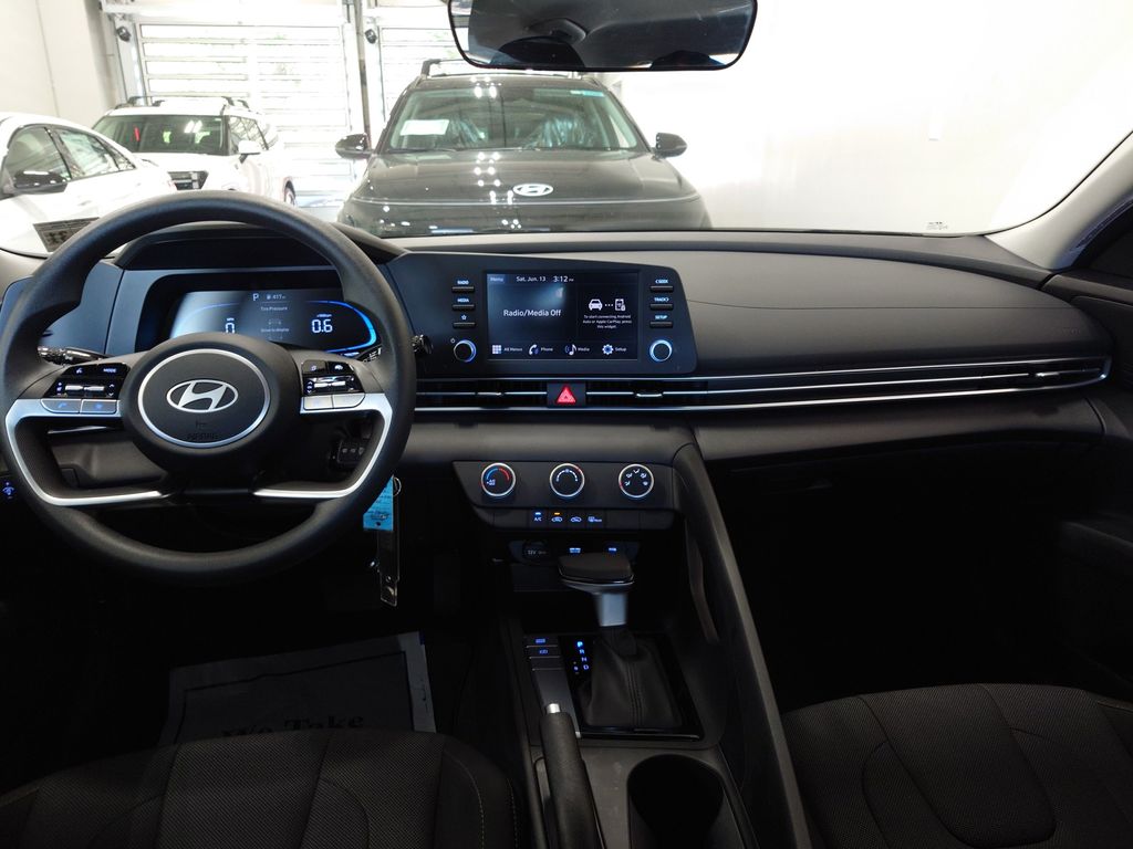2026 Hyundai Elantra SE - Photo 13