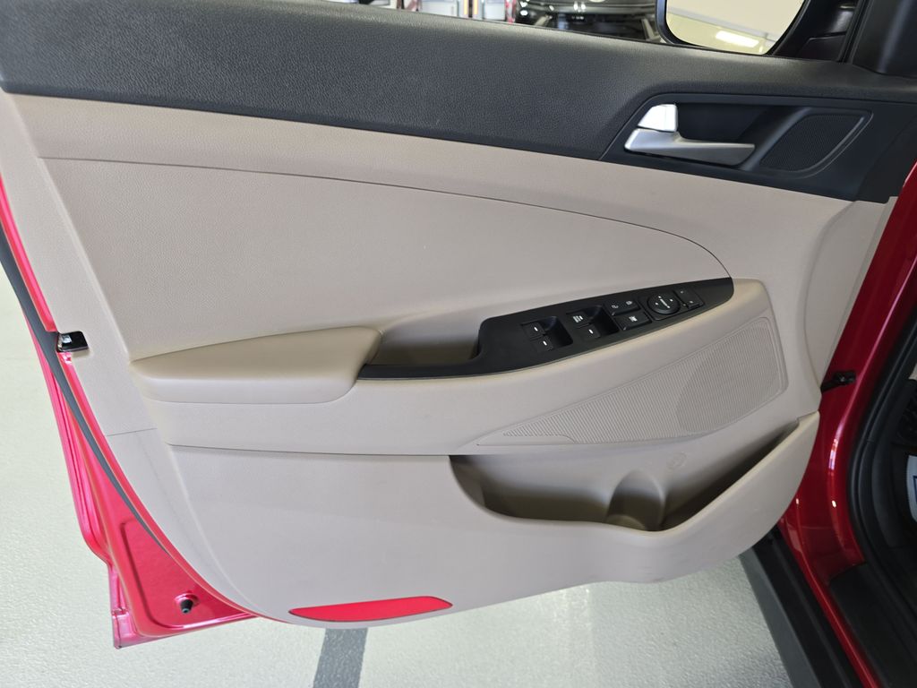 2021 Hyundai Tucson SE - Photo 10