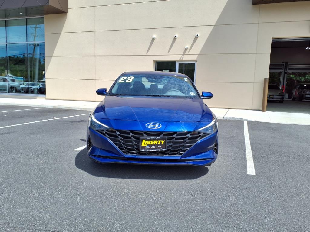 2023 Hyundai Elantra SEL photo 2