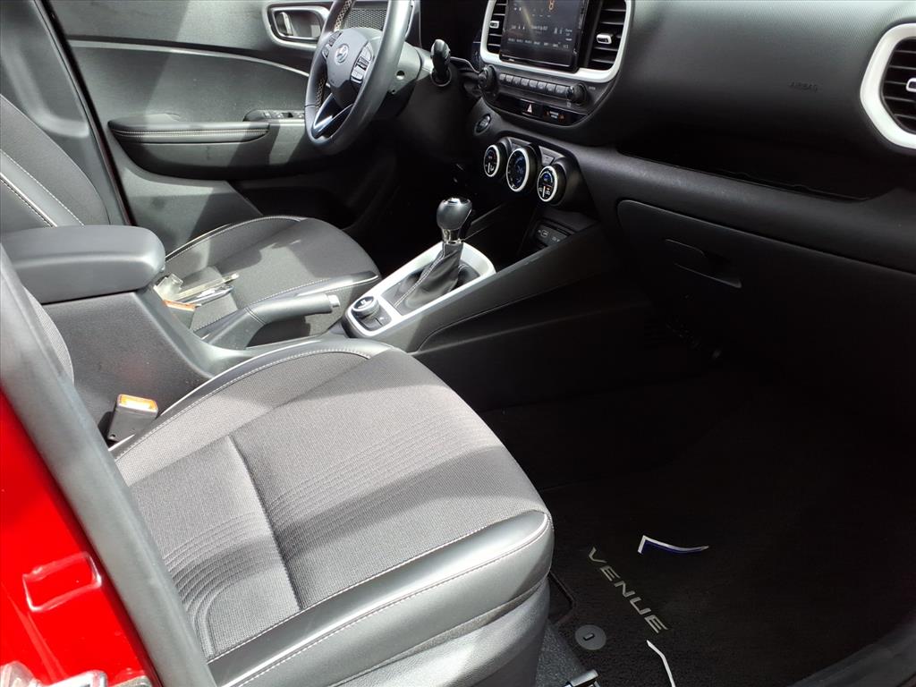 2022 Hyundai Venue SEL Limited photo 2