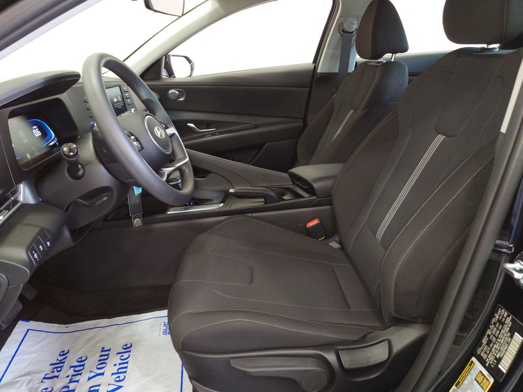 2026 Hyundai Elantra SE - Photo 10