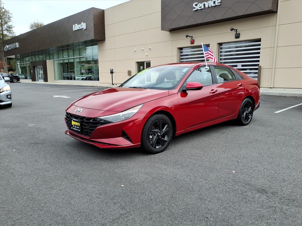 2023 Hyundai Elantra SEL photo 3