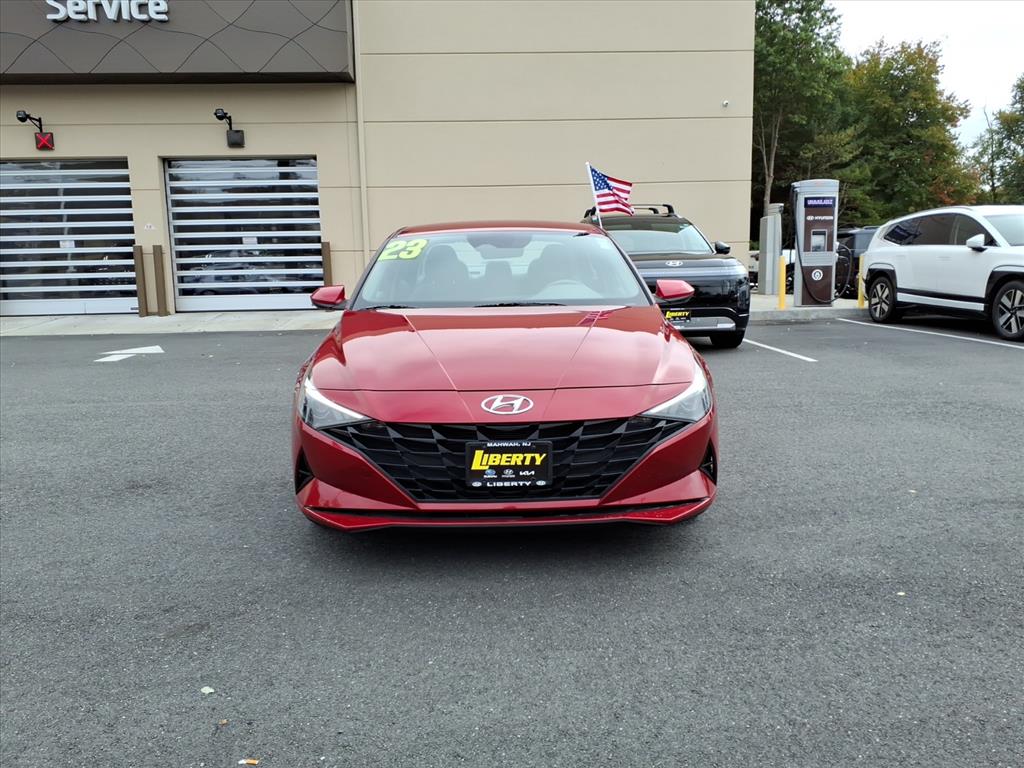2023 Hyundai Elantra SEL photo 2
