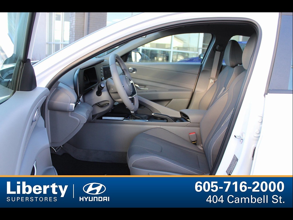 2025 Hyundai Elantra SEL - Photo 18