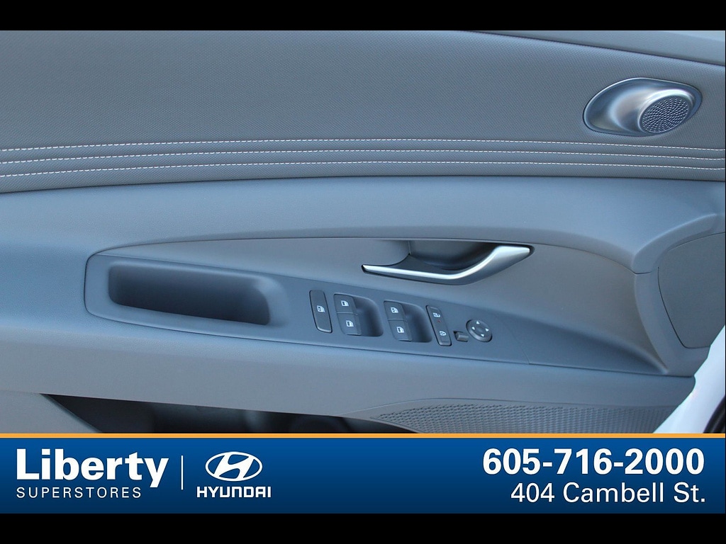 2025 Hyundai Elantra SEL - Photo 17