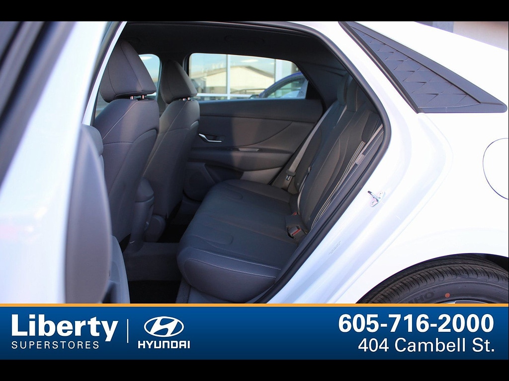 2025 Hyundai Elantra SEL - Photo 12