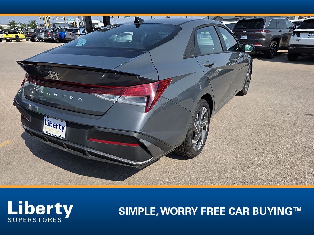 Used 2025 Hyundai Elantra SEL Sport Sedan