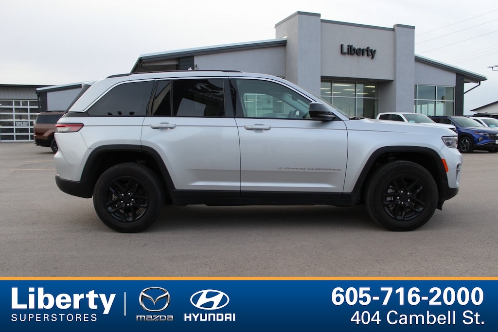 Used 2024 Jeep Grand Cherokee Laredo SUV