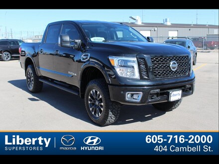 2017 Nissan Titan PRO-4X Truck Crew Cab