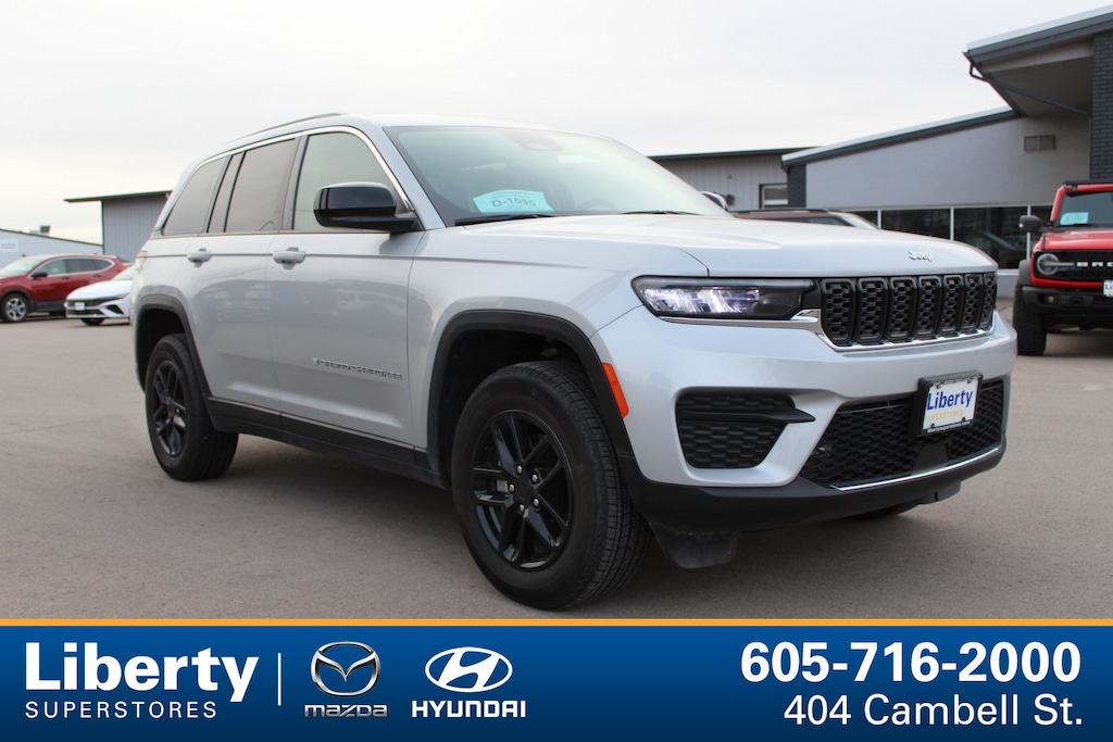 Used 2024 Jeep Grand Cherokee Laredo SUV