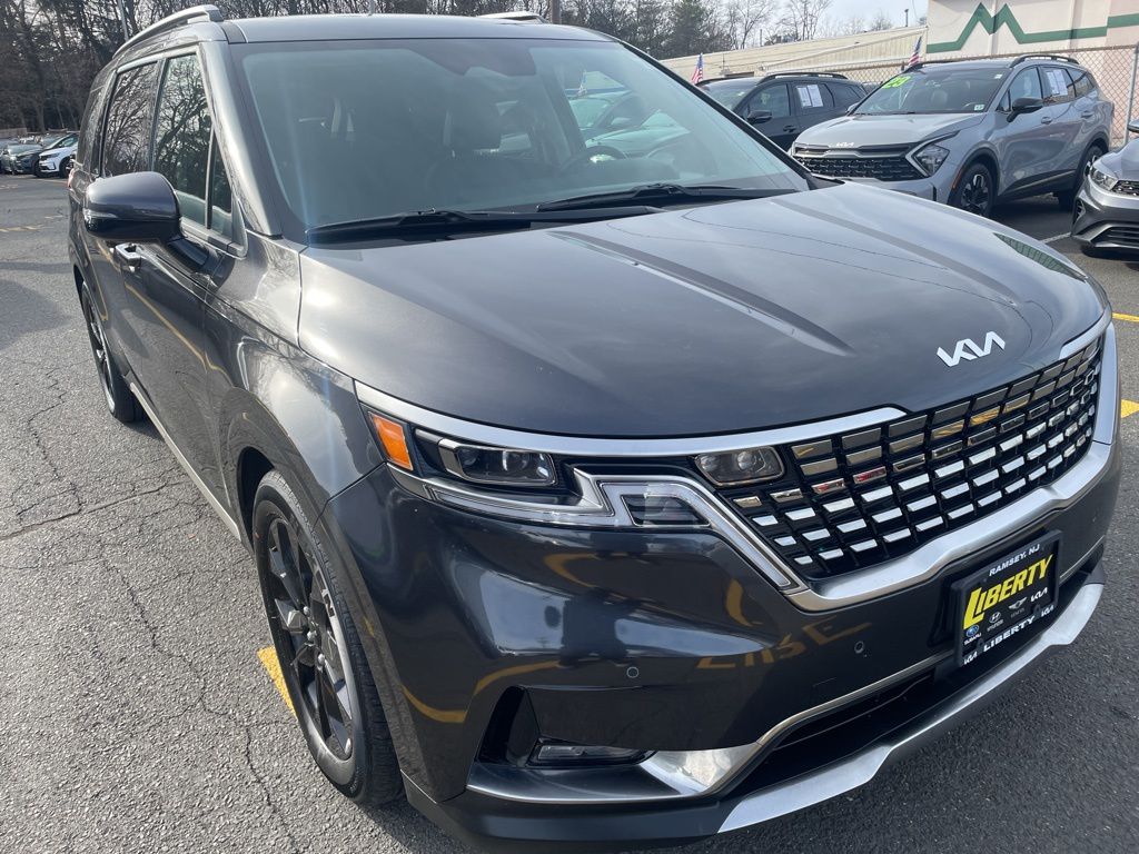 2024 Kia Carnival SX Prestige's photo