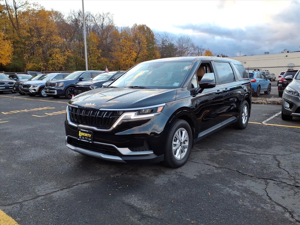 2023 Kia Carnival LX photo 3