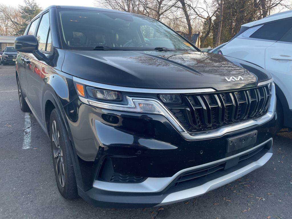 2022 Kia Carnival EX's photo