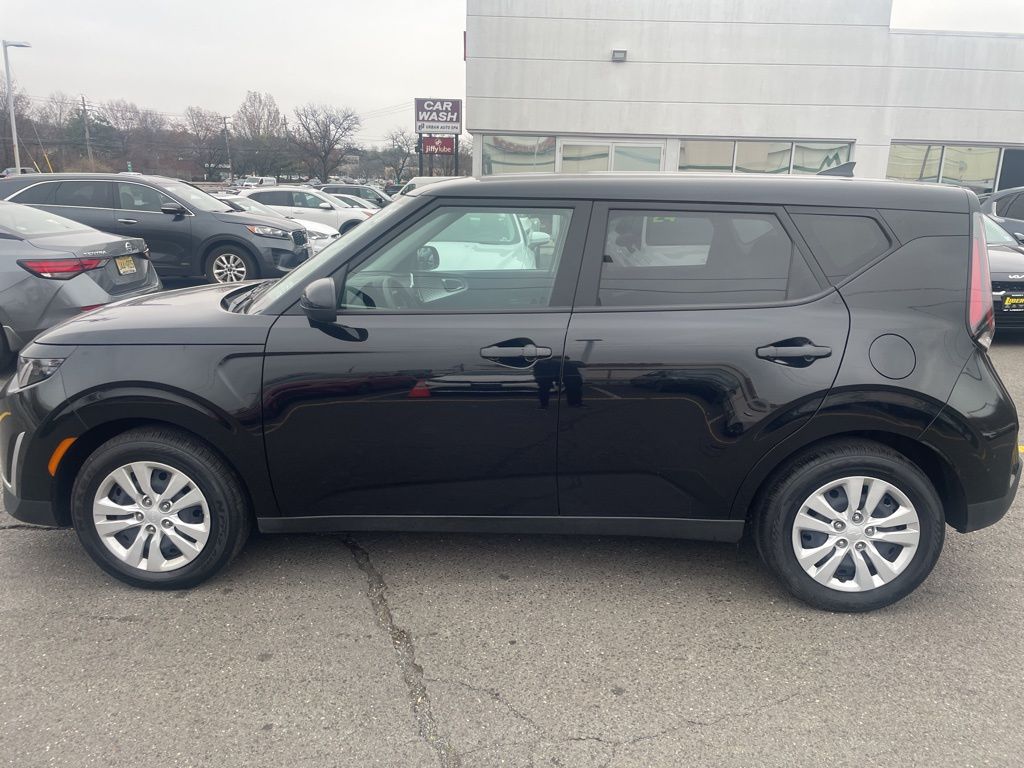 2023 Kia Soul LX photo 4