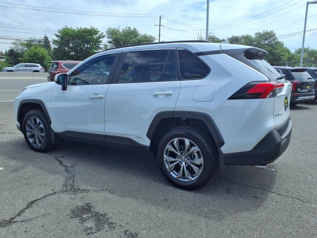2025 Toyota RAV4 Hybrid XLE Premium photo 4