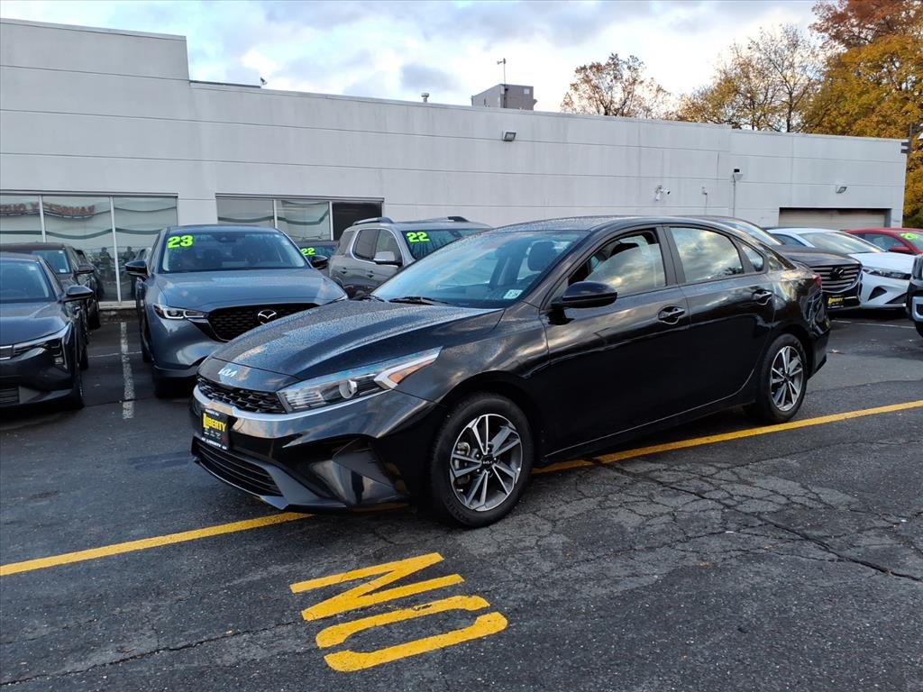 2023 Kia Forte LX photo 3