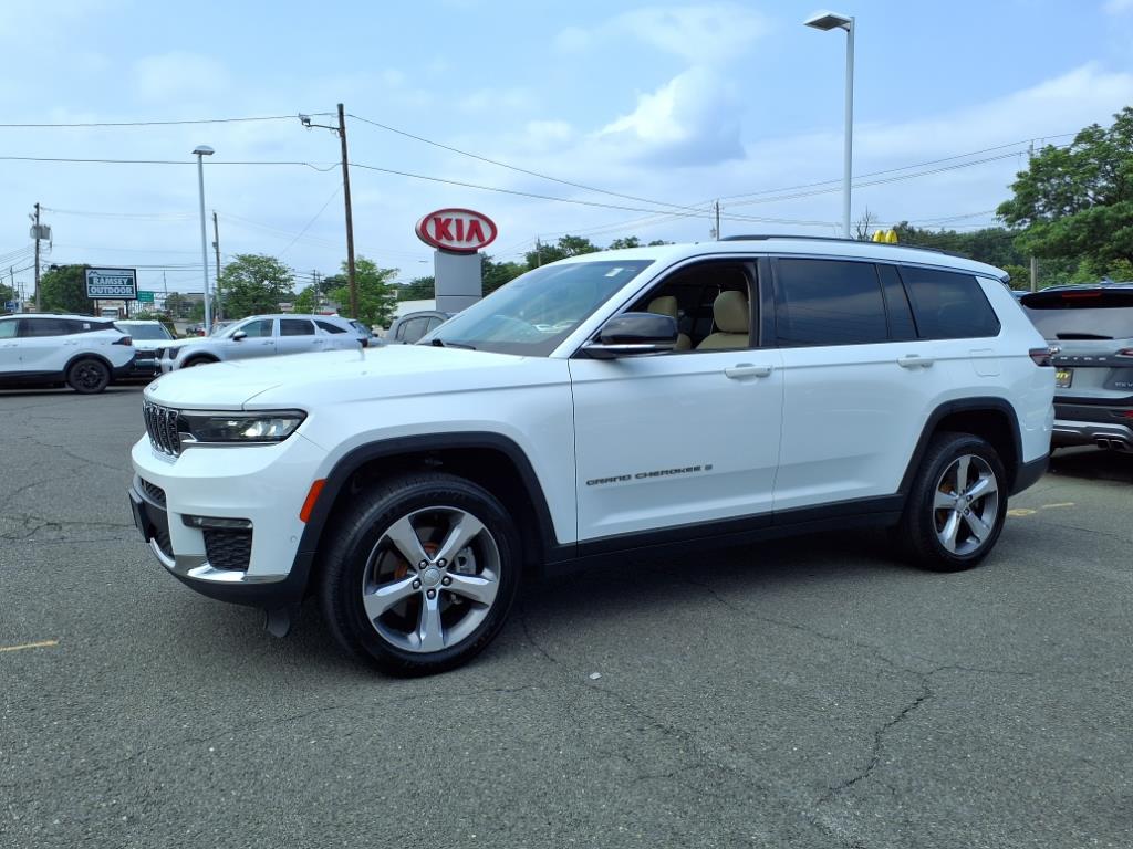 2022 Jeep Grand Cherokee Limited photo 2