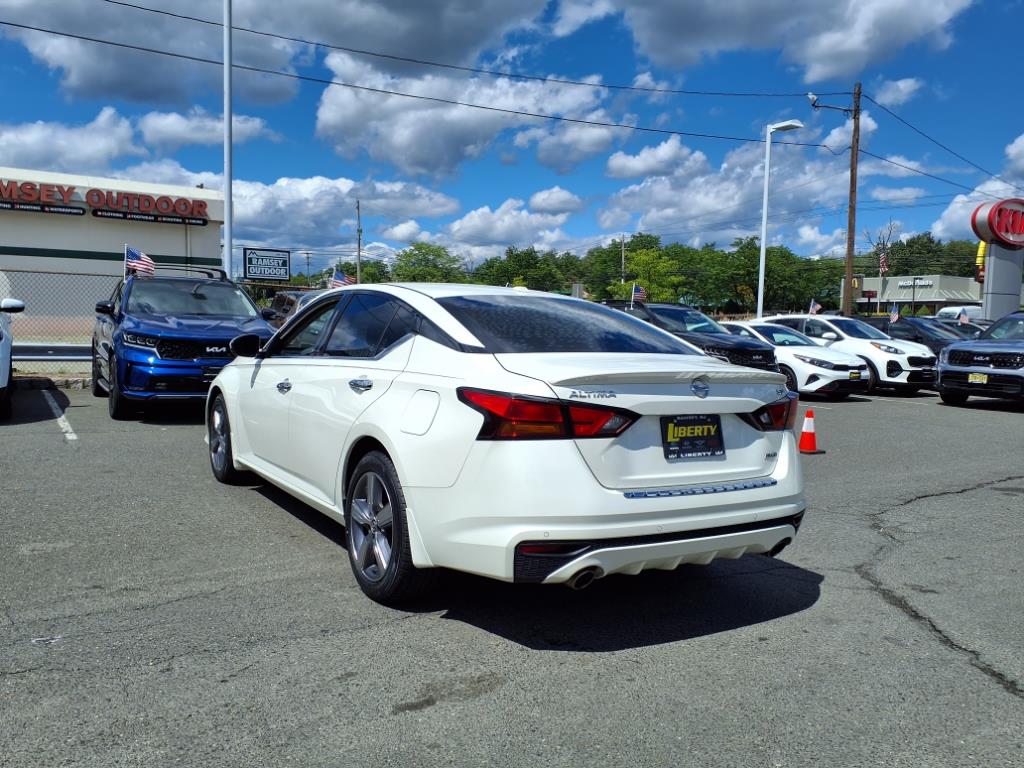 2019 Nissan Altima 2.5 SV photo 2