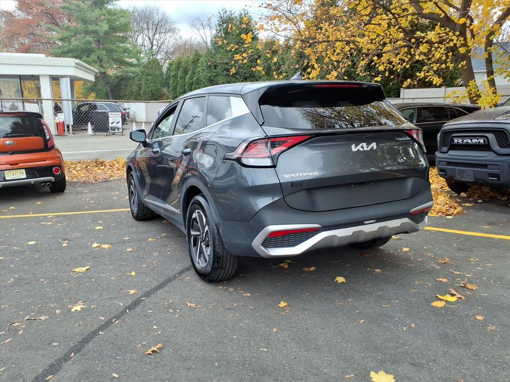 2023 Kia Sportage Hybrid LX photo 2