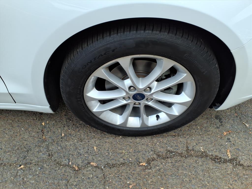 2019 Ford Fusion SE photo 3