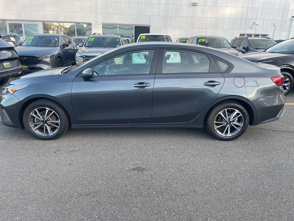 2023 Kia Forte LXS photo 4