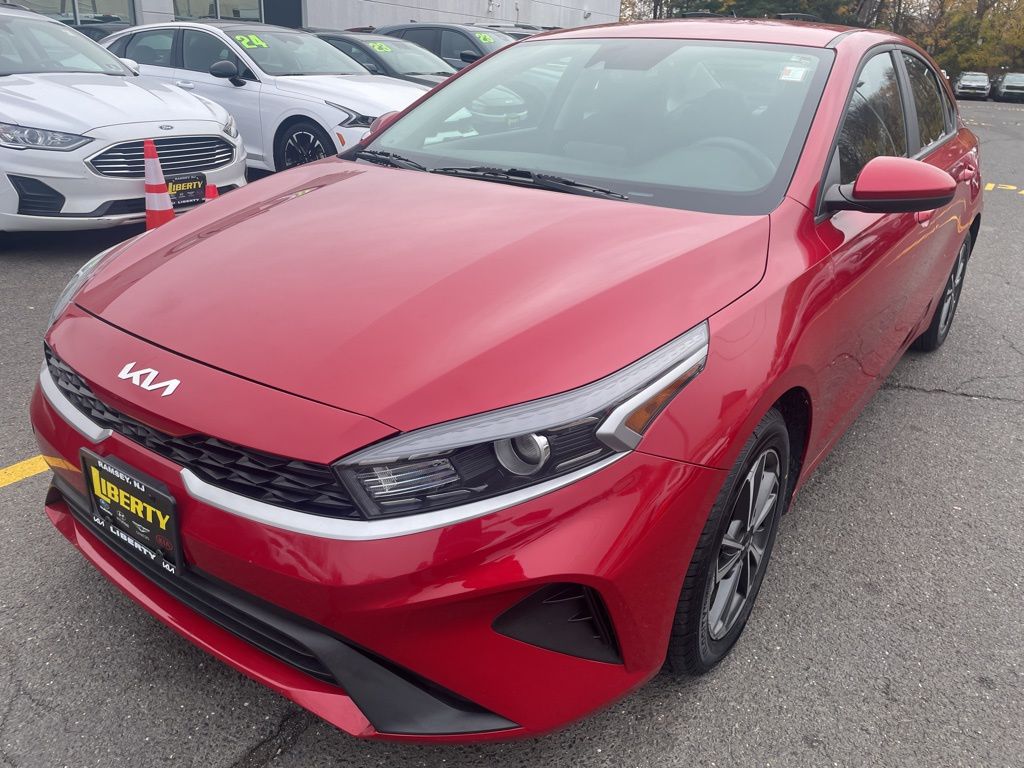 2023 Kia Forte LXS photo 3