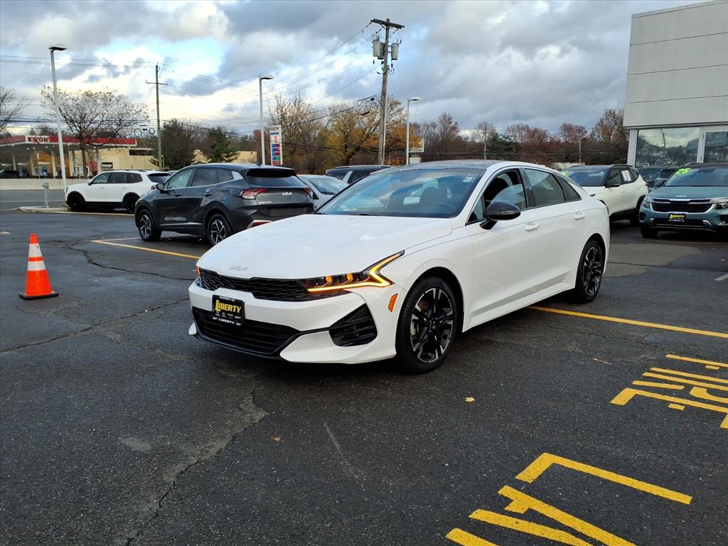 2024 Kia K5 GT-Line photo 3