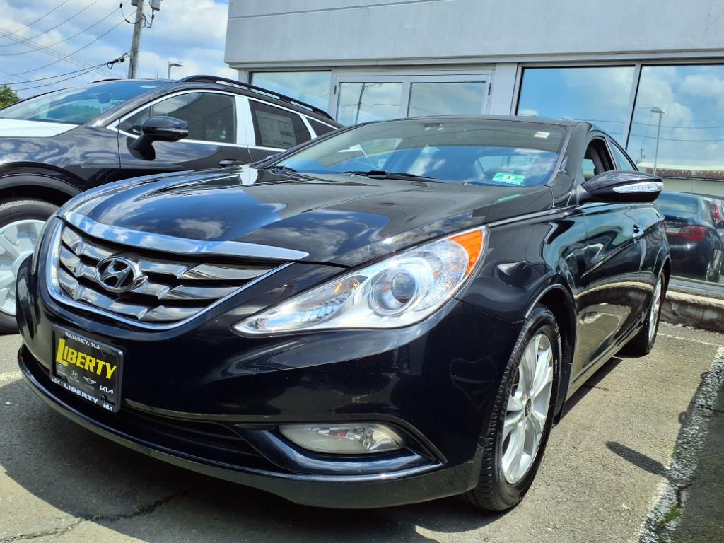 2012 Hyundai Sonata Limited photo 2