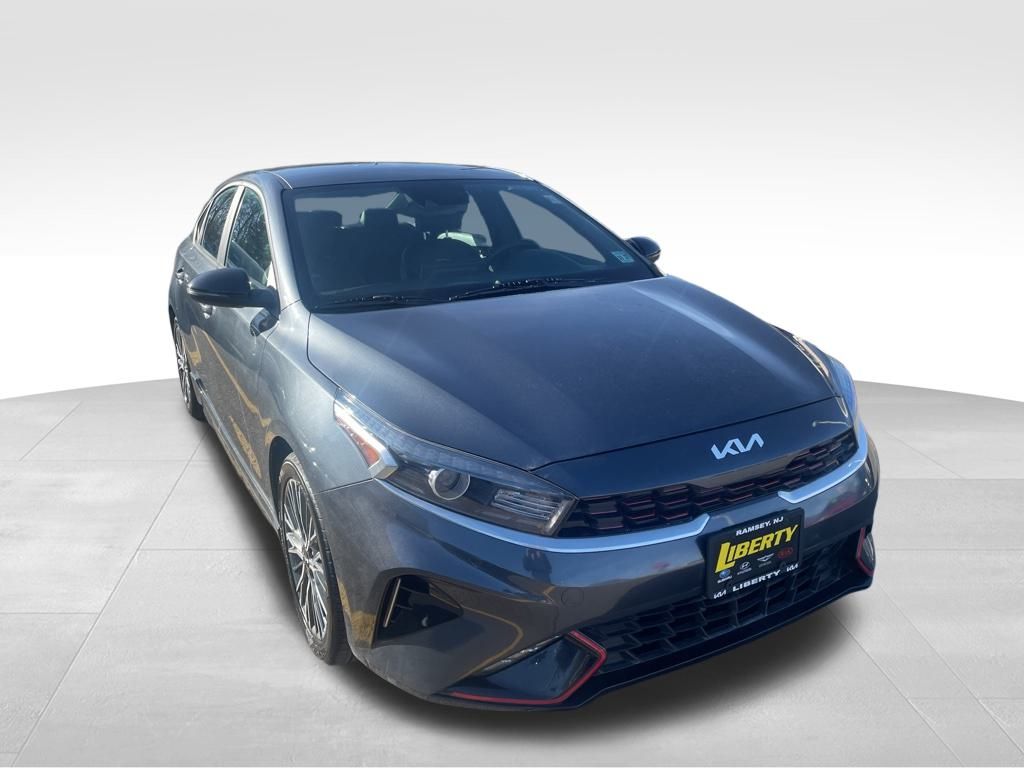 2023 Kia Forte GT-LINE's photo