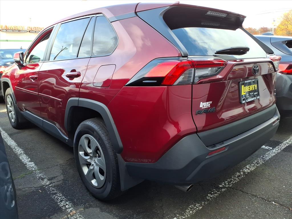 2023 Toyota RAV4 LE photo 2